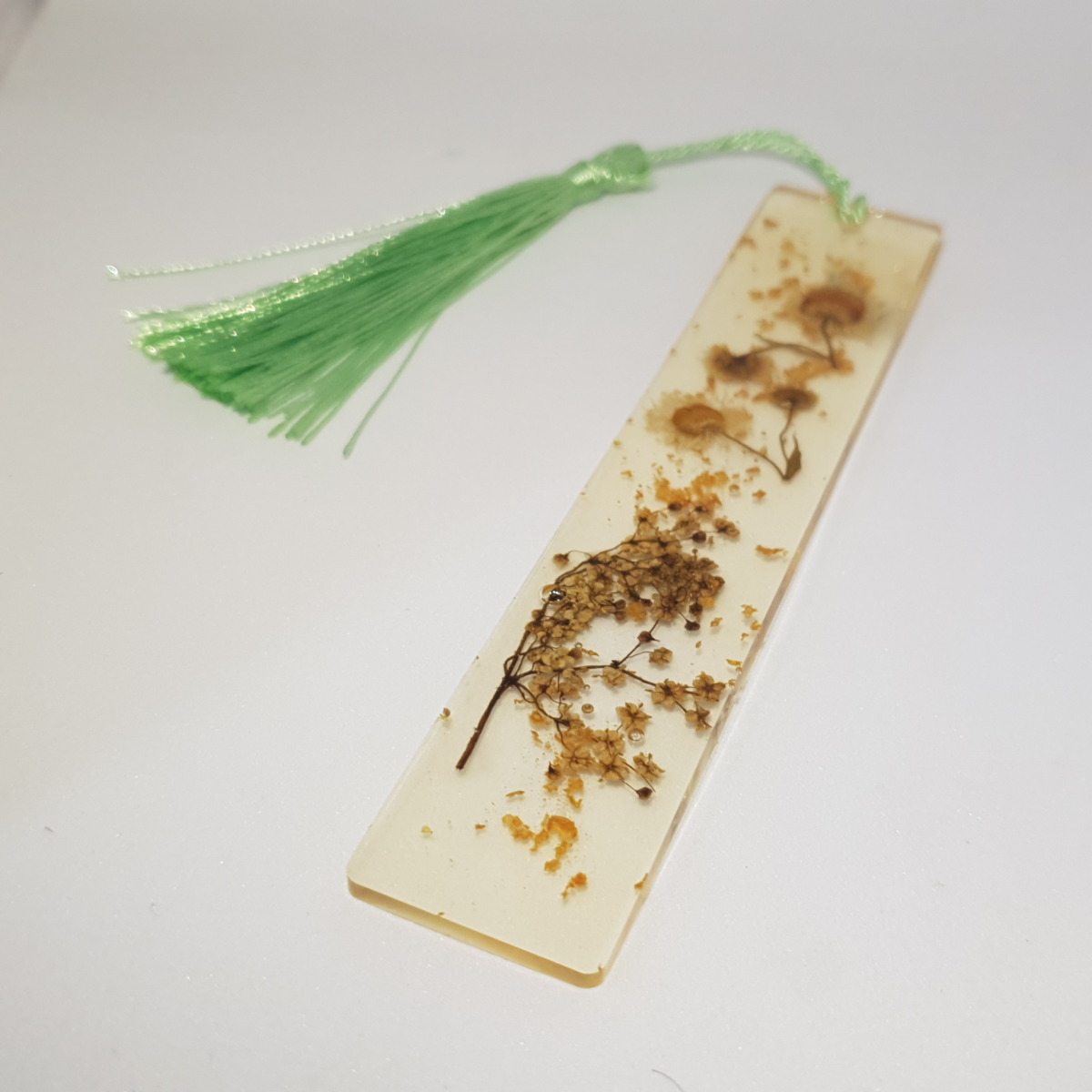 semn de carte frunze musetel (2) semn de carte cu musetel in rasina